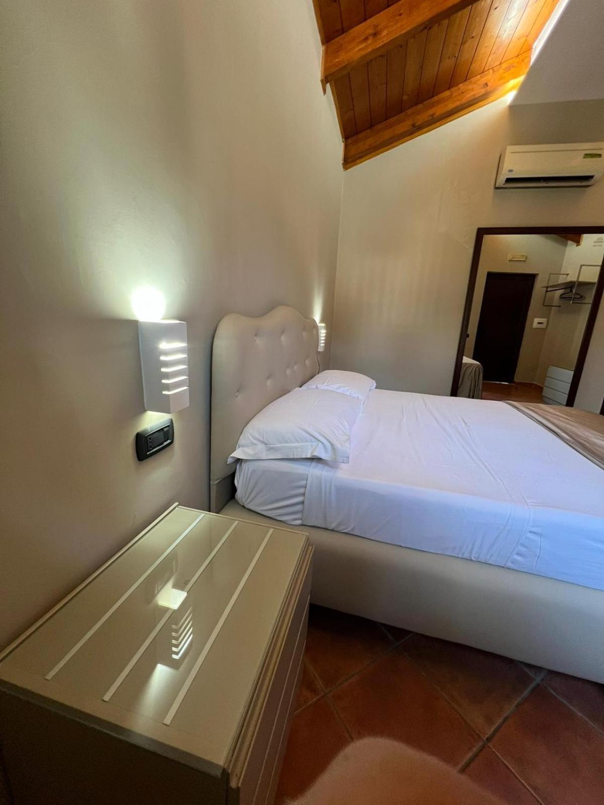 Hotel 2000 Giugliano In Campania Esterno foto