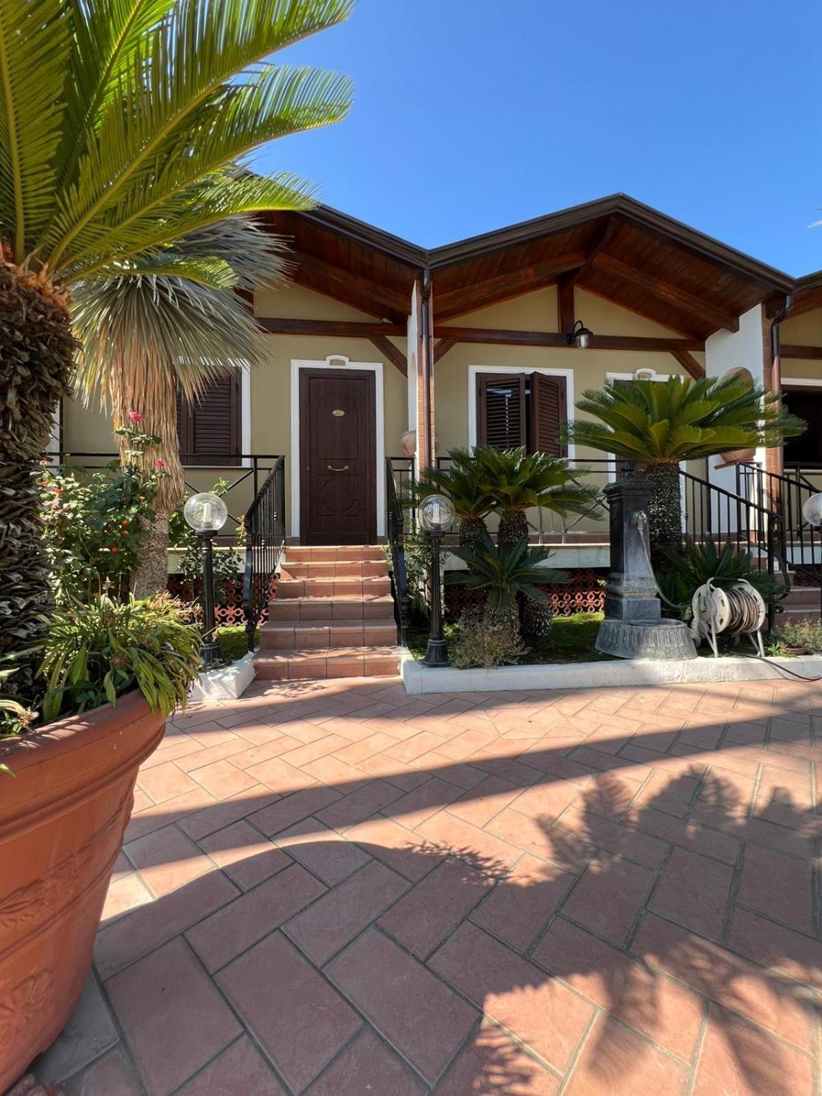Hotel 2000 Giugliano In Campania Esterno foto