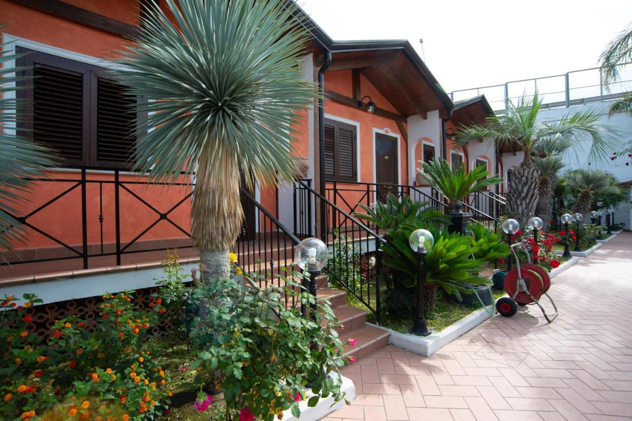Hotel 2000 Giugliano In Campania Esterno foto