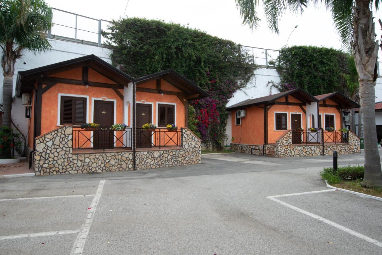 Hotel 2000 Giugliano In Campania Esterno foto