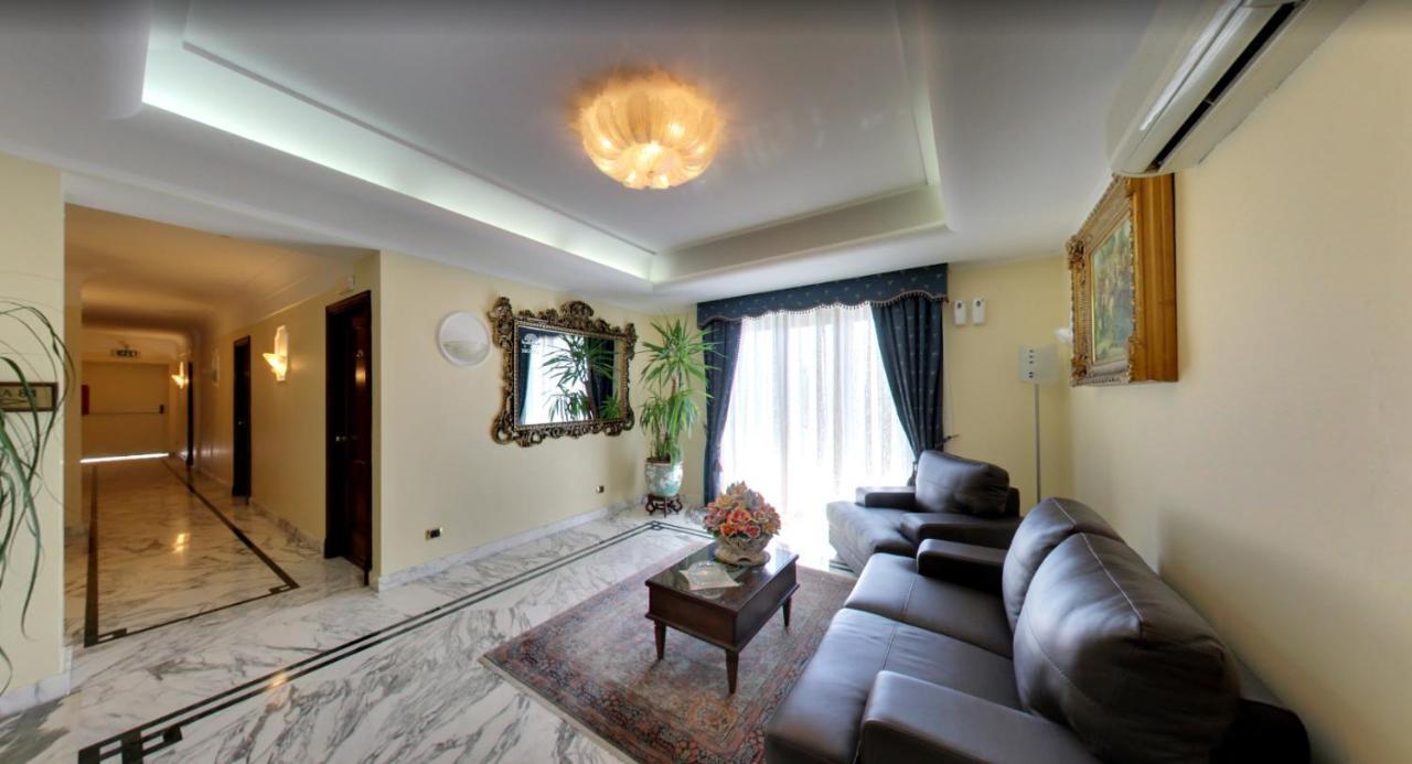 Hotel 2000 Giugliano In Campania Esterno foto