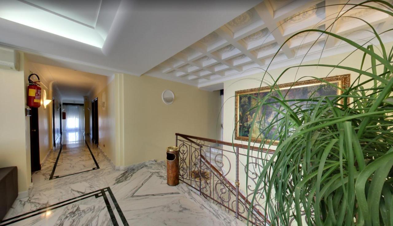 Hotel 2000 Giugliano In Campania Esterno foto